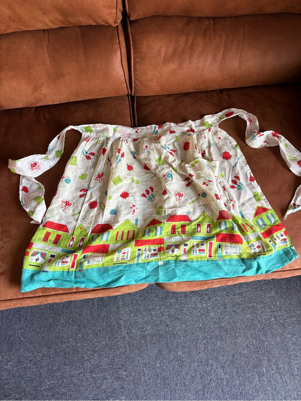 VINTAGE White Cotton Apron with Colorful Village Print